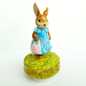 Schmid 406 Japan Mrs Flopsy Rotating Musical Box Figurine 1965? Vintage